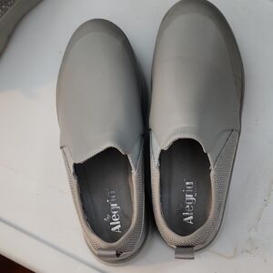 Alegria Womens Gray Slip-On Shoes